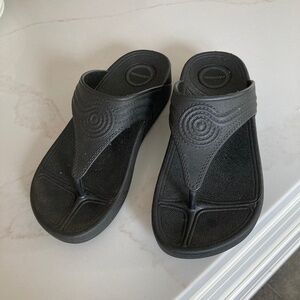 Size 7 black womens sandals